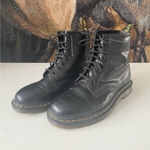 Dr Martens - 1460 Pascal (8 eye) leather boots - Size 9 - EU 42